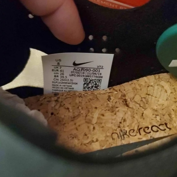 Men's Nike React Size 8 Sneakers NWT - Picture 3 of 3